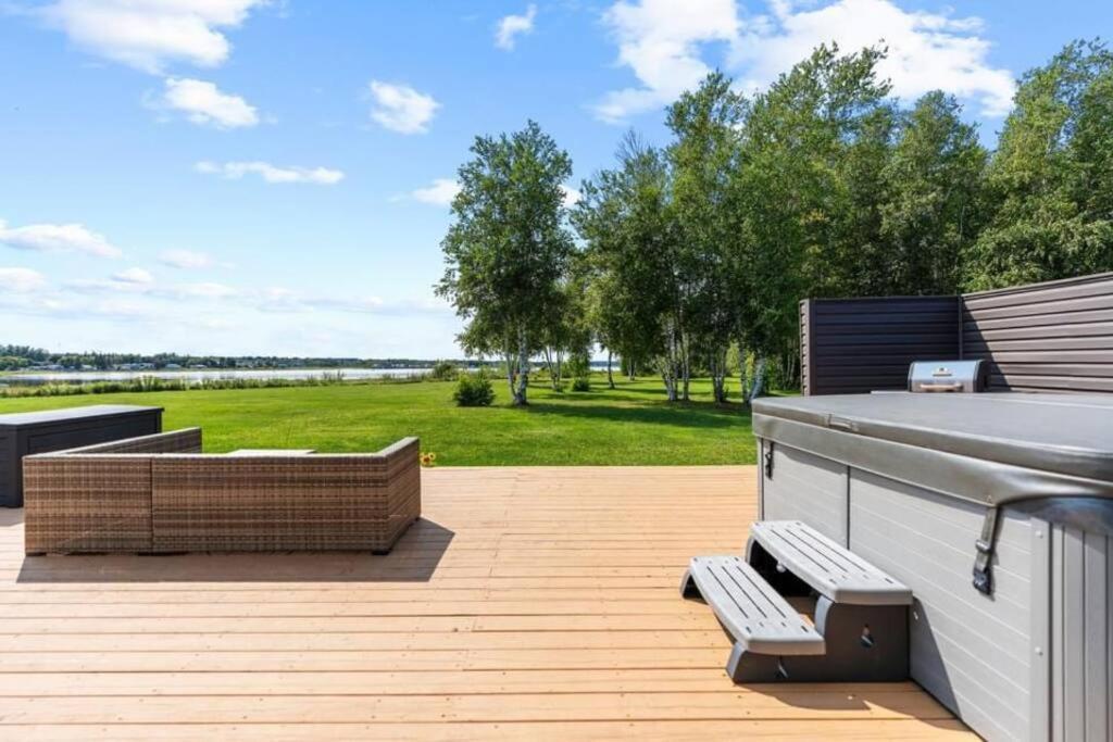 Waterfront Cottage "The Dream" With Private Hot Tub Shediac Exterior photo